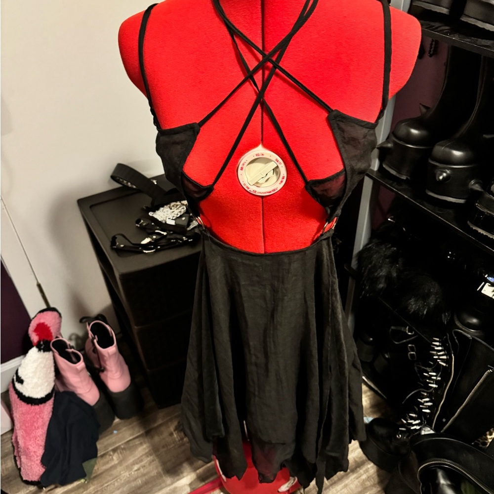 Darker Wavs Dress - Picture 3 of 3